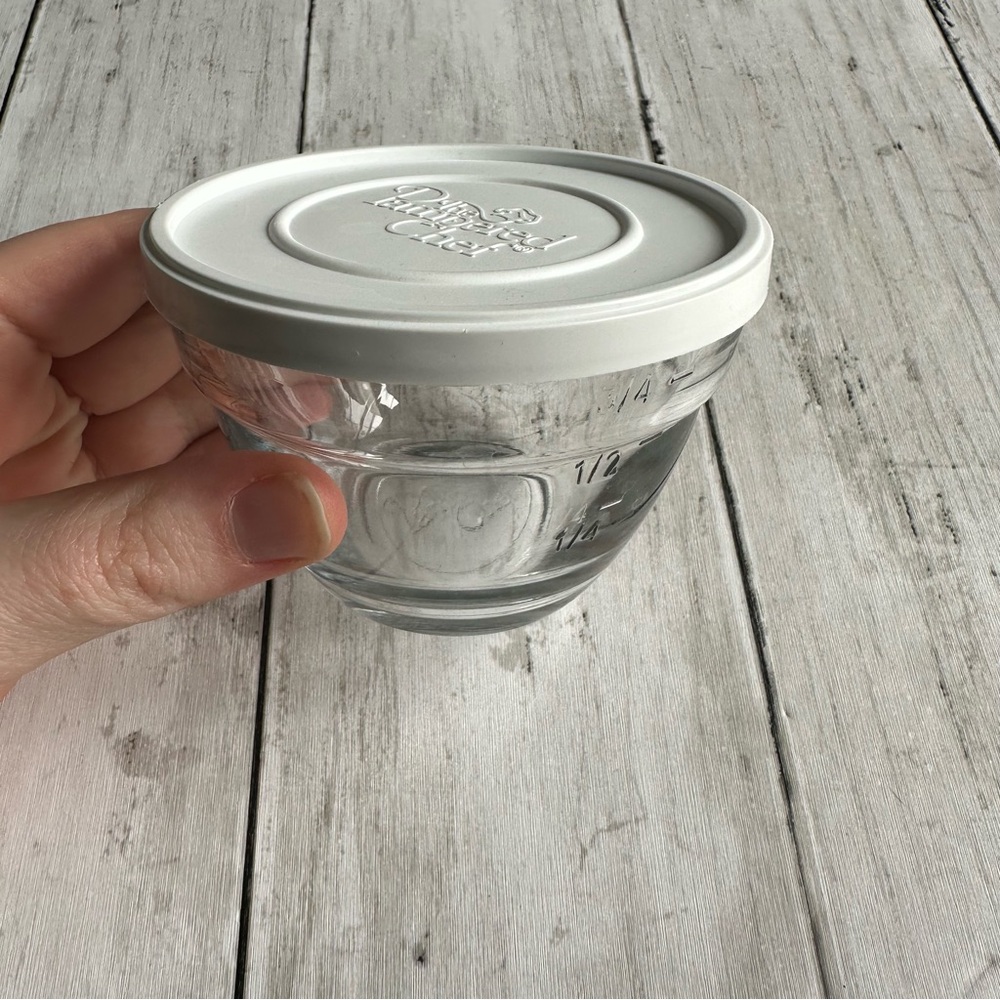 PREOWNED THE PAMPERED CHEF BOWL WITH LID GLASS